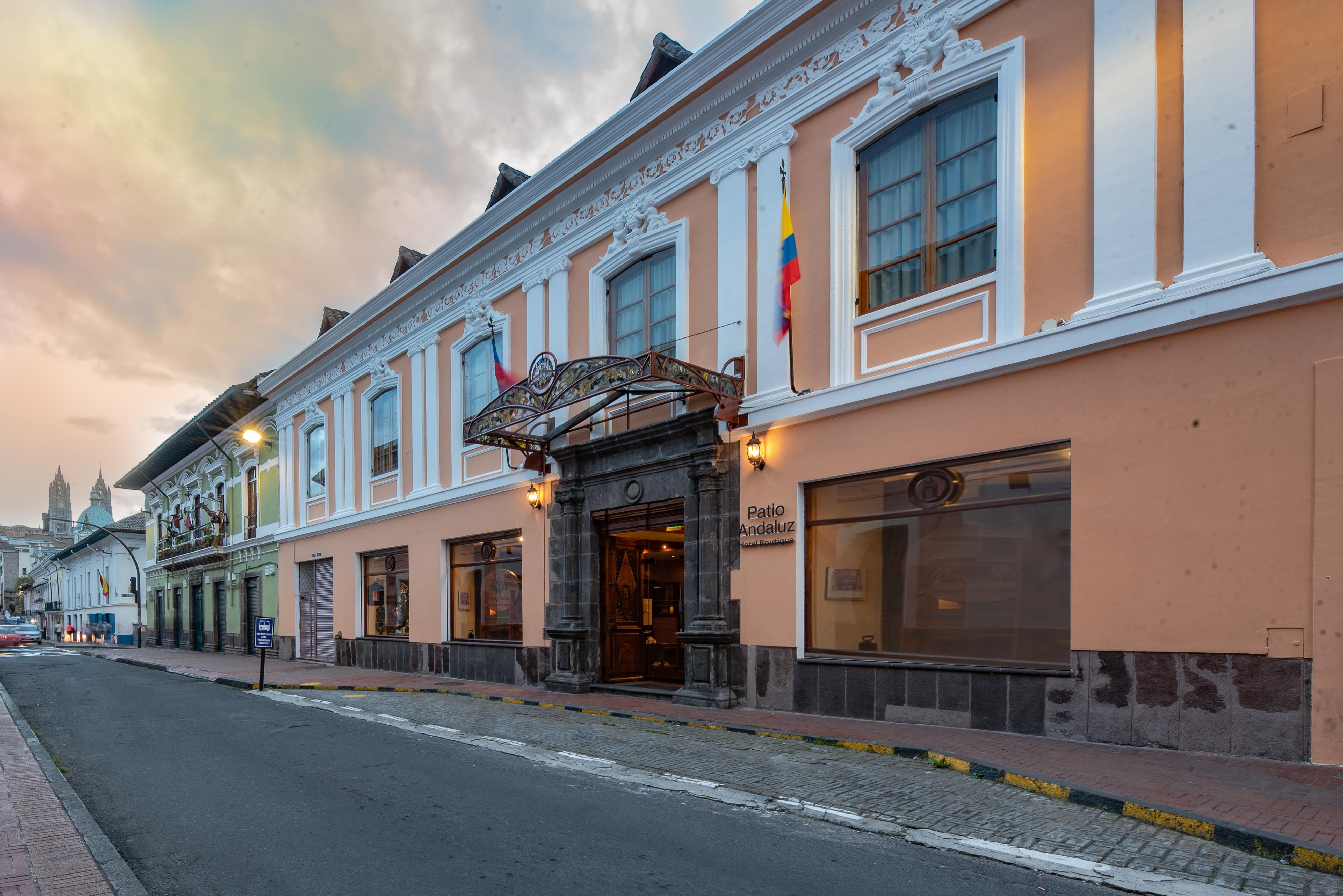 Hotel Patio Andaluz Quito Exterior photo